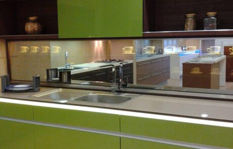 ekthesiaki-koyzina-kremasti-vakeliti-me-melamini7